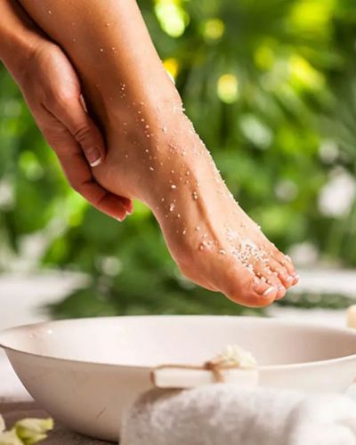 Incorporar una rutina de cuidado para pies te hará sentir más cómoda y segura en tu día a día, sobre todo en temporadas de calor