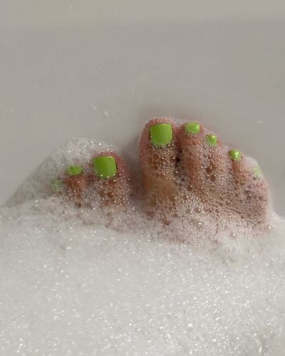 Incorporar una rutina de cuidado para pies te hará sentir más cómoda y segura en tu día a día, sobre todo en temporadas de calor