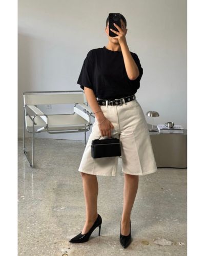 Al igual que el largo de, el calzado es clave para que tus shorts de mezclilla sean aptos para la oficina 