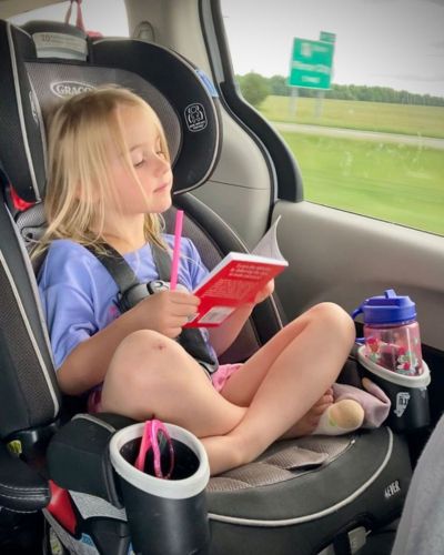 En un road trip en familia, los snacks se vuelven tu mejor aliado y más si viajas con niños.