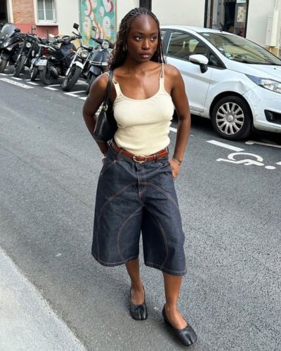 No restes protagonismo a tus tabi shoes: combínalos con pantalones cropped, vestidos, faldas o shorts para que resalte su diseño original.