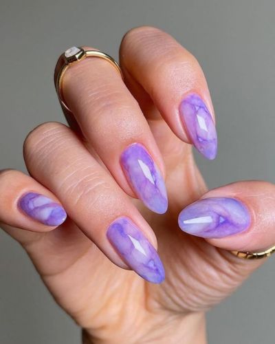 Desde diseños minimalistas hasta versiones más creativas, las taro nails son una tendencia que se adapta a todos los estilos