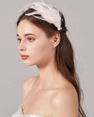 Las plumas regresan, pero en versiones mucho más elegantes