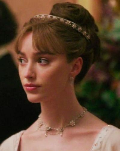 Para verte como de la realeza elige una corona de estilo minimalista 