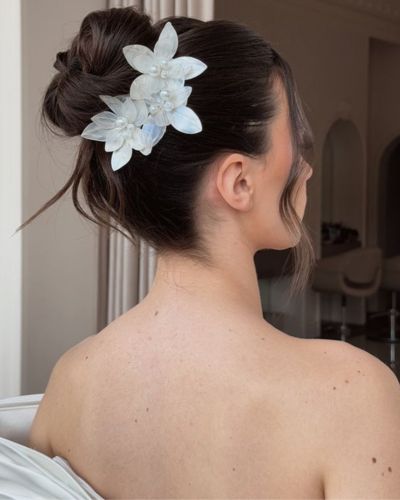 Los tocados para novia 2026 llegan con propuestas románticas, modernas y muy personales.