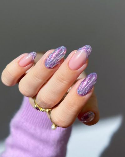 Las uñas para marzo suelen inspirarse en lo que vemos en la naturaleza, y pocas cosas representan mejor este mes que los árboles de jacaranda floreciendo.