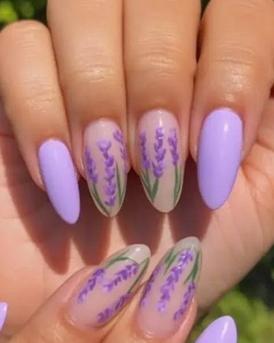 Uñas jacaranda con base nude 