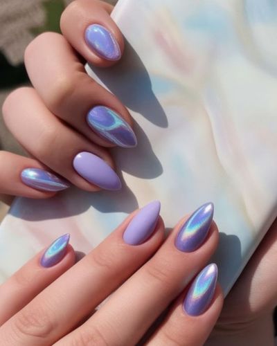 Uñas jacaranda con efecto chrome