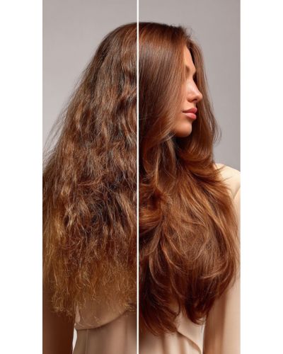 Foto de modelo donde hay una división de cabello con frizz y sin frizz