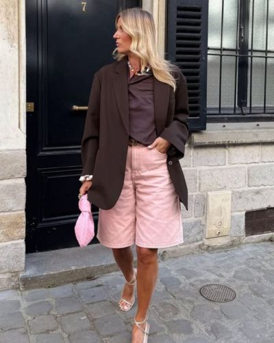 Bermuda denim rosa con blazer café