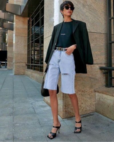 Look de bermudas de mezclilla con blazer