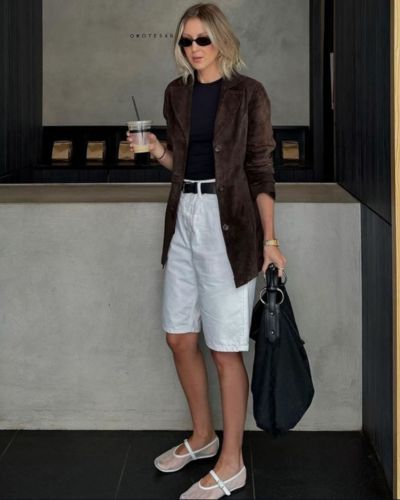 Look de bermudas de mezclilla con blazer
