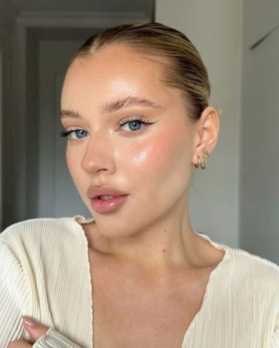 Si buscas un maquillaje que realce tus facciones sin complicarte, el blush efecto lifting se convertirá en tu mejor aliado.