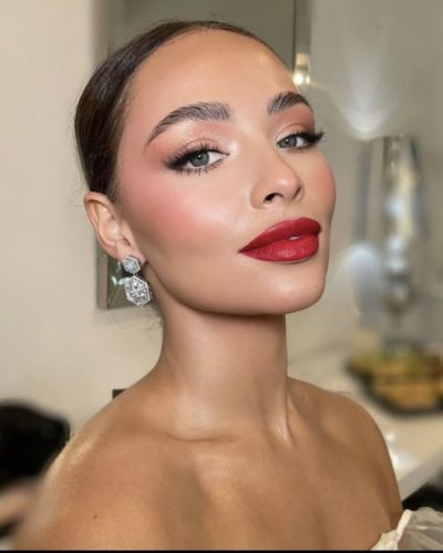 Maquillaje equilibrado blush según el labial: Labial rojo + blush rosa