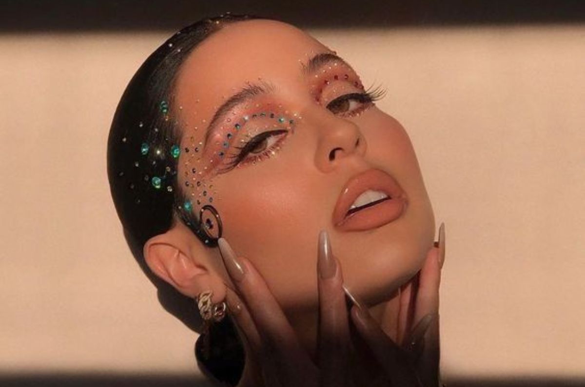 Cabello con gemas: la tendencia chic y brillante para conciertos y eventos musicales