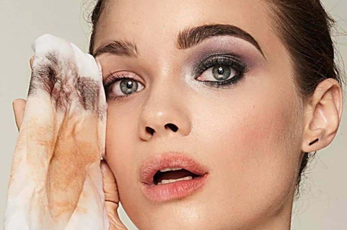 ¿Cada cuánto debes cambiar tu maquillaje (aunque no esté caducado)?