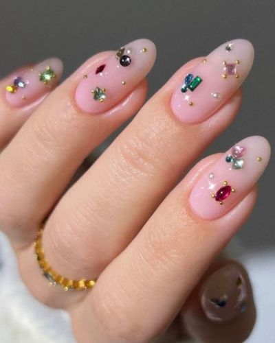 Uñas con gemas 