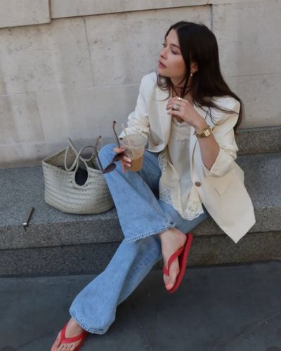 Looks con sandalias havaianas y blazer