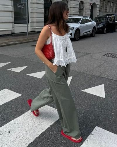 Un buen look con sandalias havaianas puede verse pulido, moderno y completamente apropiado si eliges las piezas correctas.