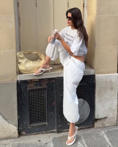 Looks con sandalias havaianas y balloon jeans