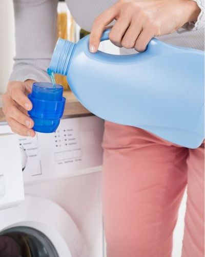 Detergente líquido o en polvo, cuál usar parar lograr ropa más limpia.