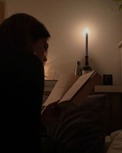 Lectura nocturna antes de ir a la cama 