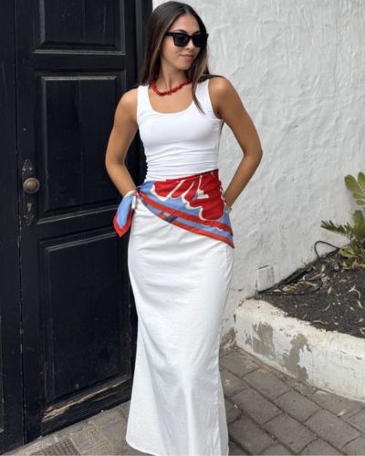 Las pañoletas son ese accesorio que muchas veces subestimamos, pero que tiene el poder de transformar por completo cualquier outfit.