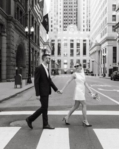 Fotos Save The Date estilo Abbey Road en blanco y negro
