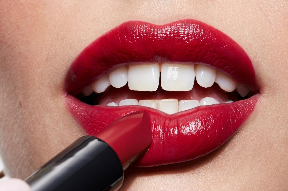 Avon revoluciona sus labiales ultra: más pigmentación, tecnología y labios que roban miradas