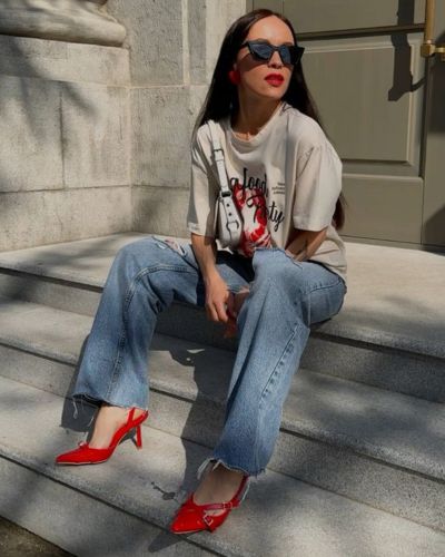 Inspirados en la estética impecable de El Diablo Viste a la Moda, los tacones rojos encuentran el equilibrio entre elegancia, actitud y seguridad.