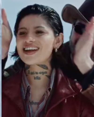 El nuevo video de Christian Nodal no solo ha llamado la atención por la música, sino también por la modelo que aparece en él.