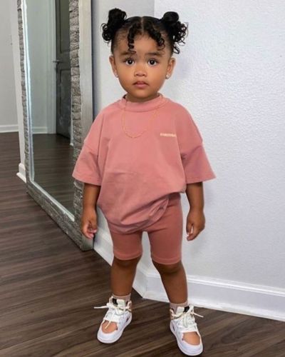 Los outfits para niñas no carecen de estilo; todo lo contrario. A partir de su alegría, creatividad y esencia única se pueden crear combinaciones fabulosas.
