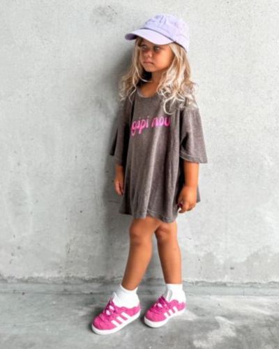 Los outfits para niñas no carecen de estilo; todo lo contrario. A partir de su alegría, creatividad y esencia única se pueden crear combinaciones fabulosas.