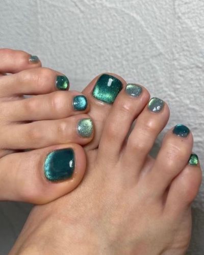 Pedicure cat eye color esmeralda