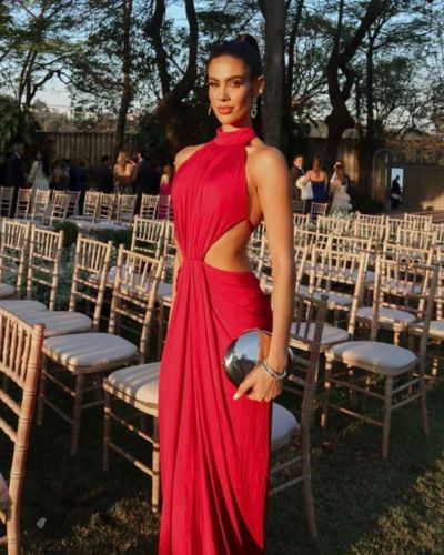 Vestir de rojo en una boda es una elección poderosa y favorecedora, aunque para muchos sigue siendo un color “prohibido”.