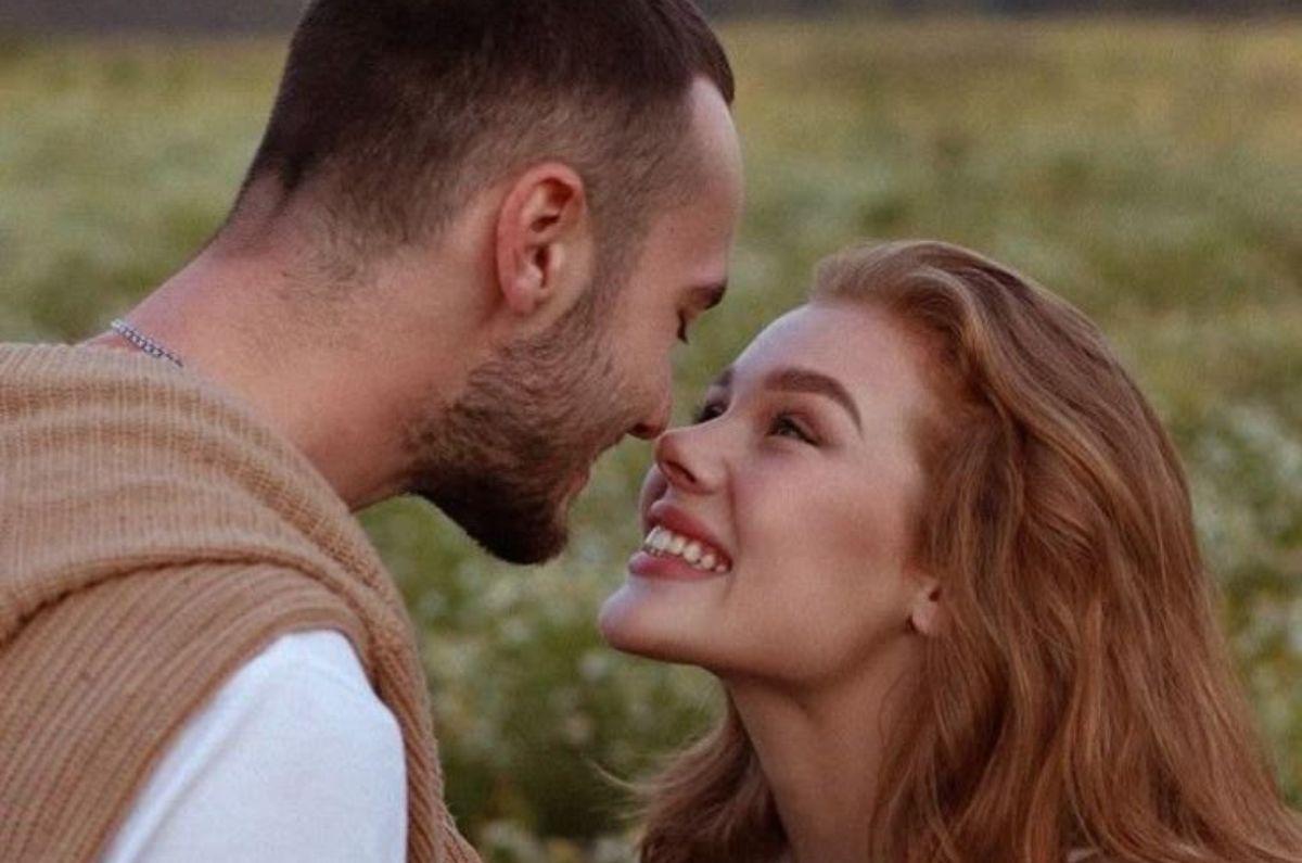 ¿Qué es la teoría de abril y cómo afecta a las parejas que terminaron en marzo?