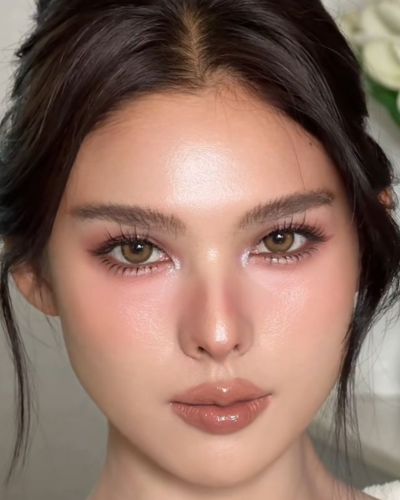 l Thai makeup es la técnica que transforma la mirada en una versión más grande, expresiva y delicadamente dulce, tipo ojos de muñeca.