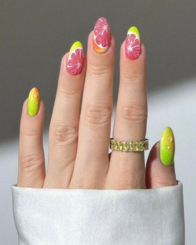 Las uñas cítricas se han convertido en el favorito para quienes buscan algo fresco, vibrante y diferente.
