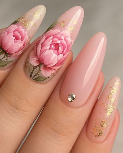 Manicure con hoja de oro 