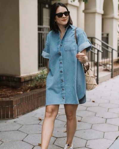 Los vestidos denim son un básico del clóset y en días de calor se reinventan para convertirse en el aliado perfecto de looks frescos, cómodos.