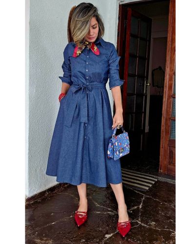 Los vestidos denim son un básico del clóset y en días de calor se reinventan para convertirse en el aliado perfecto de looks frescos, cómodos.