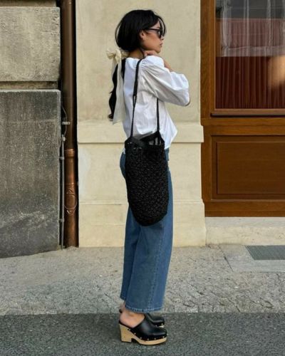 Look jeans, camisa y zapatos suecos