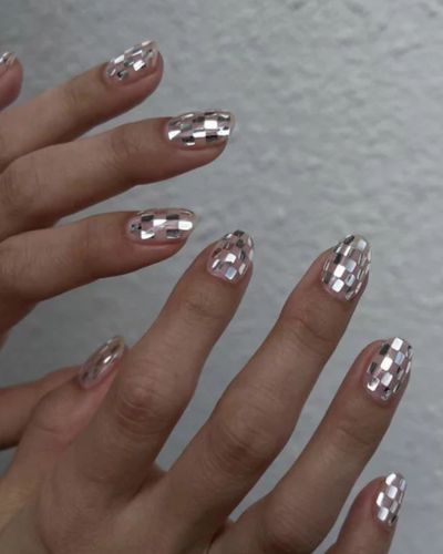 Uñas almendradas brillantes