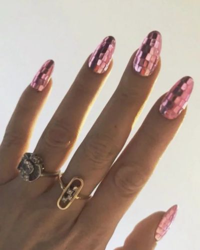 Disco nails almendradas en color rosa