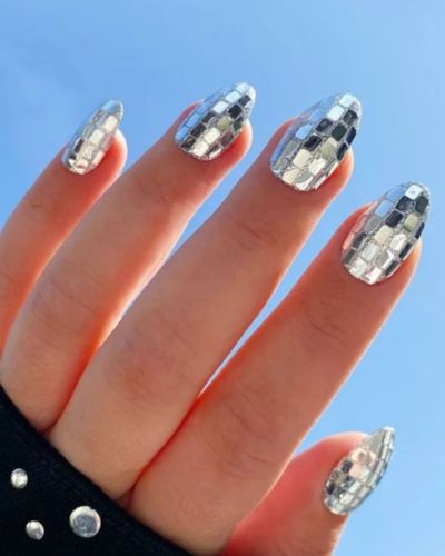 Disco nails almendradas en color plata