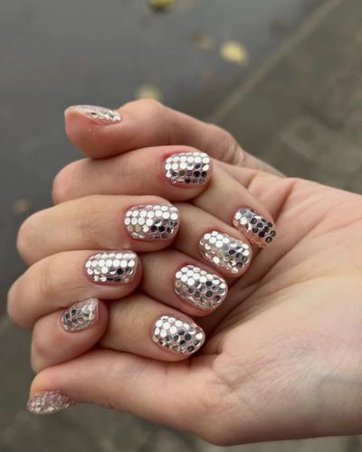 Disco nails cortas en color plata