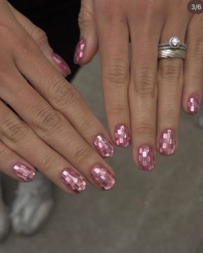 Disco nails cortas en color rosa