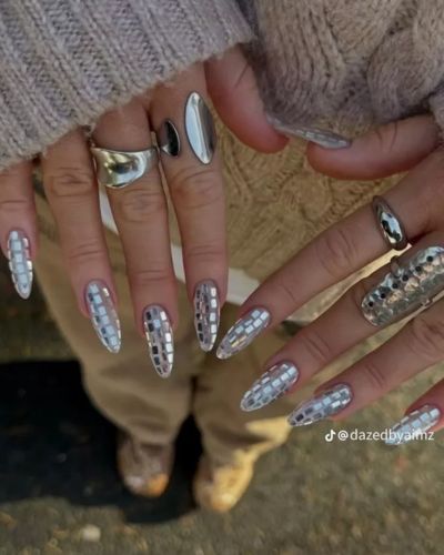 Uñas almendradas brillantes
