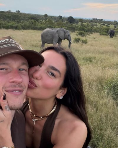 Selfie de Dua Lipa y Callum Turner de vacaciones antes de su boda