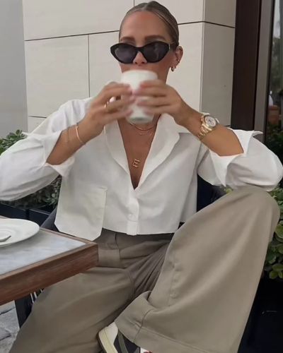 Outfit con camisa blanca corta